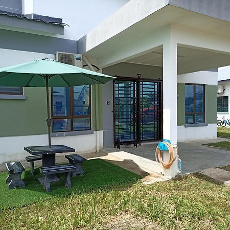 Aisya Homestay Bajet Karak Setia Экстерьер фото
