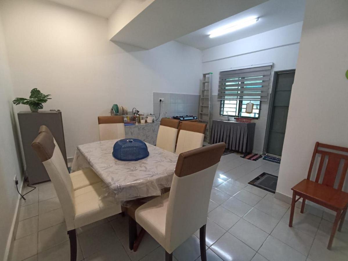 Aisya Homestay Bajet Karak Setia Экстерьер фото